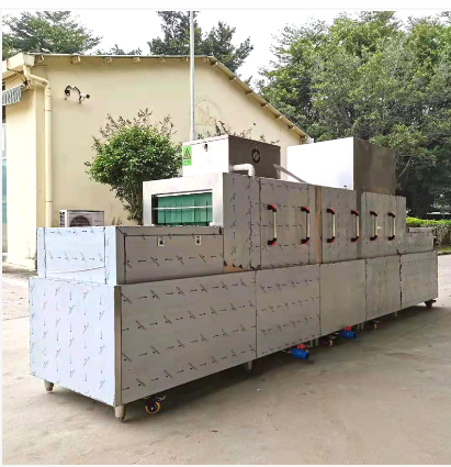 越來(lái)越多的餐廳都使用上了商用洗碗機(jī)